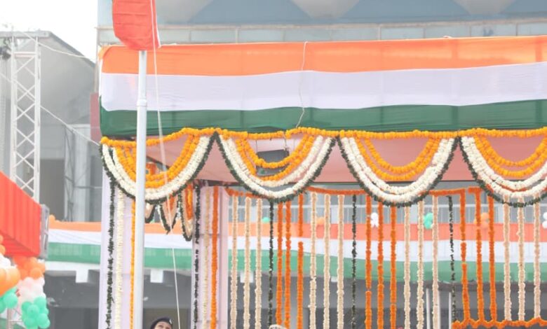 खुशनुमा वातावरण में देशभक्ति के अपार उत्साह, उमंग और जोश-जुनून के साथ मनाया गया गणतंत्र दिवस 1 गणतंत्र दिवस मुख्य समारोह 3