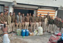 मकान से जप्त की हजारों की शराब, बदनावर में चार पहिया वाहन में मिली शराब की पेटियां 7 IMG 20260203 215532 840