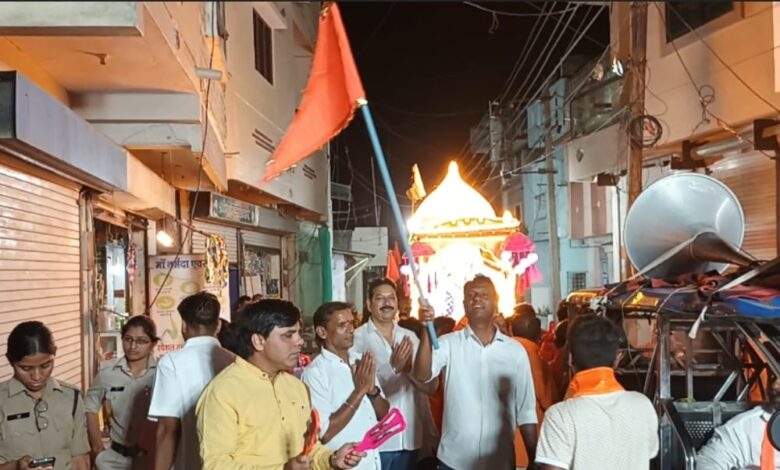 बड़वाह। रामनवमी पर बड़वाह में निकली भव्य शोभायात्रा...जय श्रीराम के जयघोष से गूंजा नगर... 1 IMG 20260328 WA0030