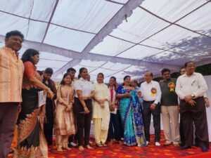 अग्रवाल परिचय सम्मेलन के मंच पर युवती पायलेट सहित पहुंचे 3 IMG 20260329 WA0015