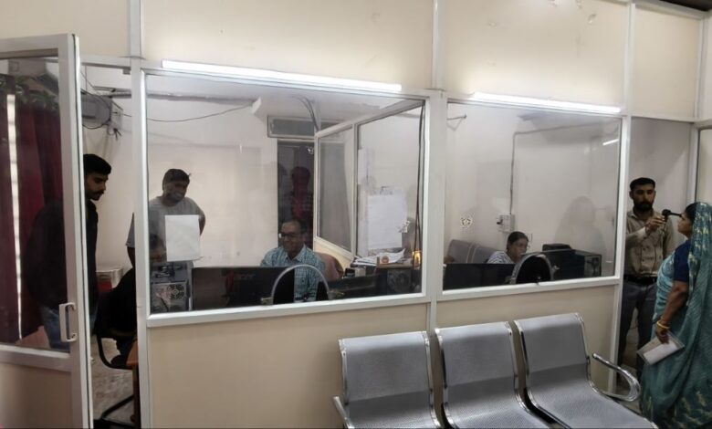 छुट्टीवाले दिन भी दस्तावेज पंजीयन का मौका ताकि लक्ष्य के करीब पहुंच सके विभाग 1 IMG 20260320 214816 314