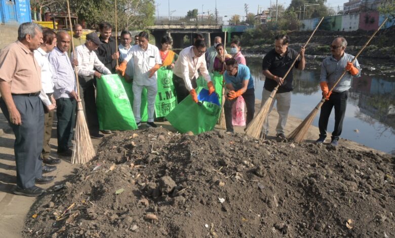 विश्व जल दिवस पर इंदौर का संकल्प: नदी को अर्पित किया स्वच्छ जल, बचाने का लिया प्रण” 1 SAVE 20260322 132721