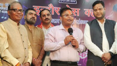 मीडिया कर्मियों ने एक से बढ़कर एक गीतों की प्रस्तुतियां दी 2 Sangit Sandhya 11